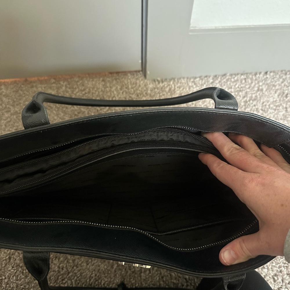 Michael Kors Classic Black Tote - Picture 4 of 10